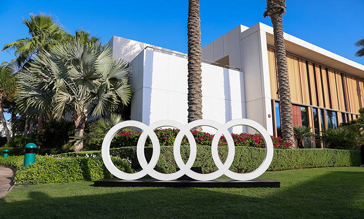 أساطير كُرة القدم توجهوا إلى حفل "جوائز دبي جلوب سوكر 2024" في سيارات Audi الفاخرة